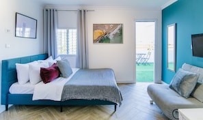 Studio Apartment with Terrace | Living area | Smart TV, Netflix, streaming services - Beta Studios ApartHotel (Tel Aviv)