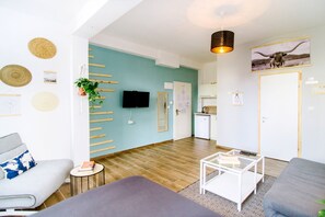 Large Studio Apartment | Living area | Smart TV, Netflix, streaming services - Beta Studios ApartHotel (Tel Aviv)