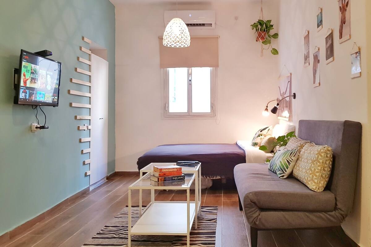 Studio Apartment with Sofa | Desk, iron/ironing board, cribs (free), WiFi (free)