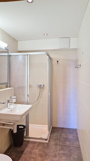 Bathtub, hair dryer