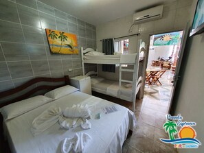 Quadruple Room | Premium bedding, blackout drapes, soundproofing, free WiFi - Pousada Esperança (Ipojuca)