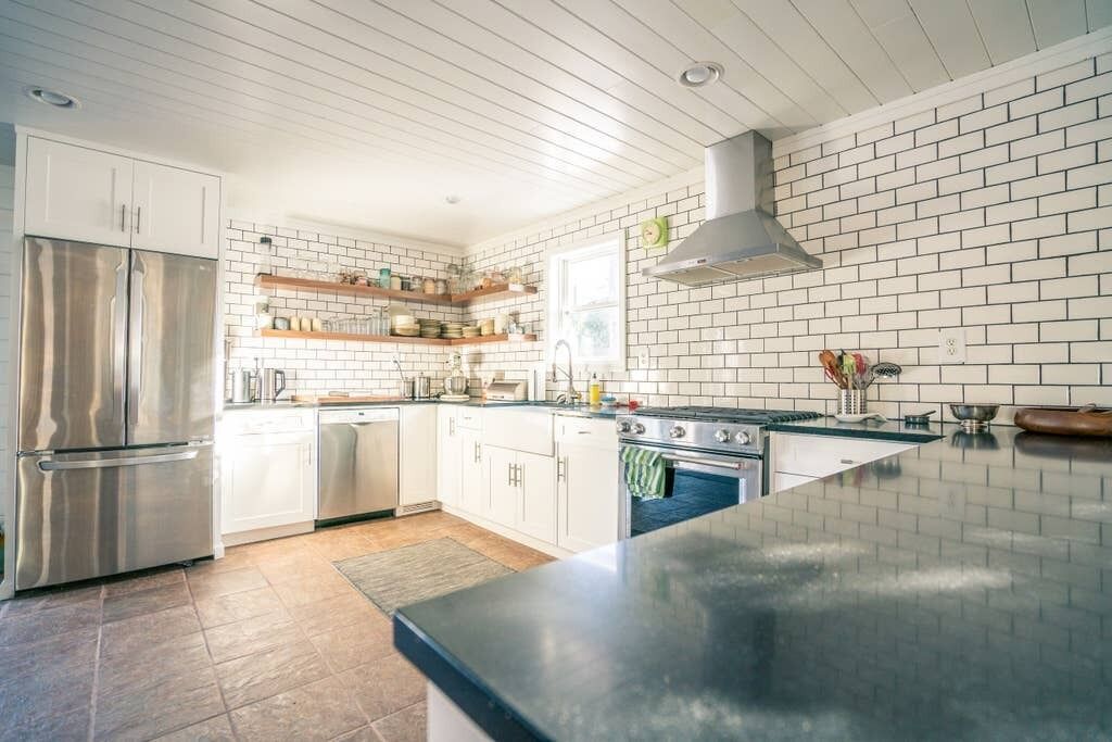 Blue Mountain Cabin: Saugerties Mid-Century Mod Home with Hot Tub, close to HITS