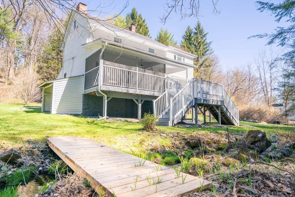 Rail Trail Cottage: Charming Kingston Home