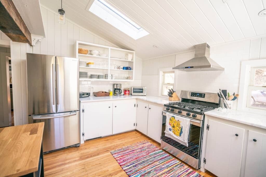 Rail Trail Cottage: Charming Kingston Home