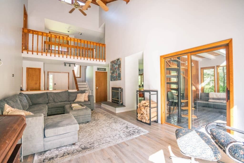 Olivebridge Oasis: Getaway with Hot Tub