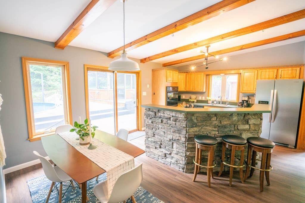 Hillside Escape: HIT's Home w/ Pool & Hot Tub