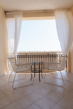 Deluxe Triple Room, Sea View | In-room safe, desk, free WiFi, bed sheets - Aloha Marzamemi Rooms (Pachino)