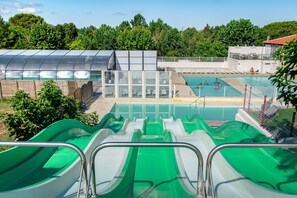 A water park with multiple slides and a pool area. - Camping Le Frejus (Fréjus)