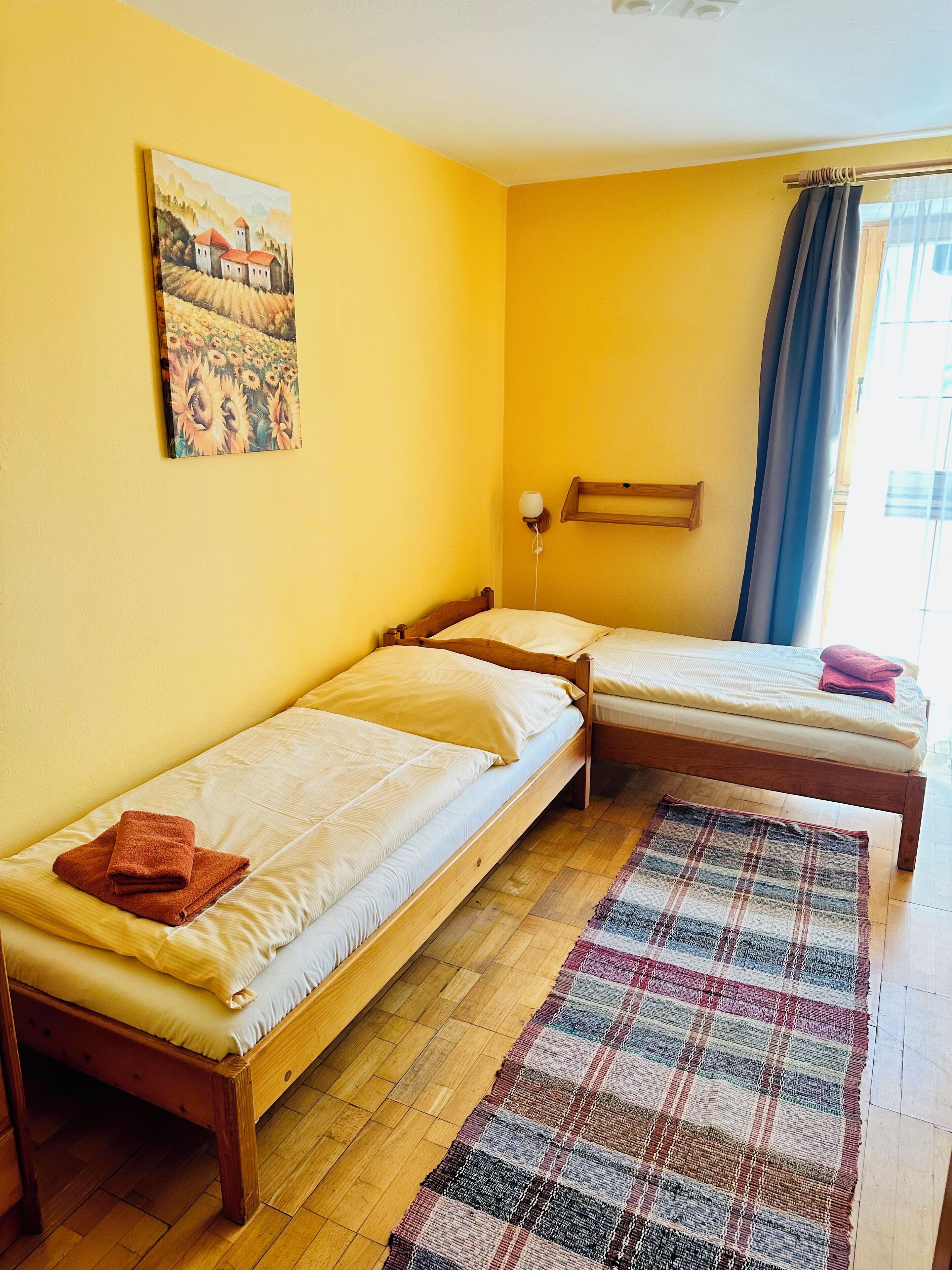 Camera Tradizionale con letto matrimoniale o 2 letti singoli | Tende oscuranti, Wi-Fi gratuito, lenzuola