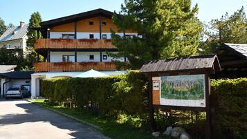 Fachada da propriedade