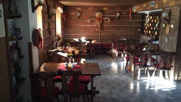 Café da manhã com buffet grátis todos os dias