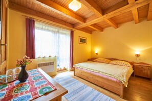 Blackout drapes, free WiFi, bed sheets - Penzion Pazicky (Stara Lesna)