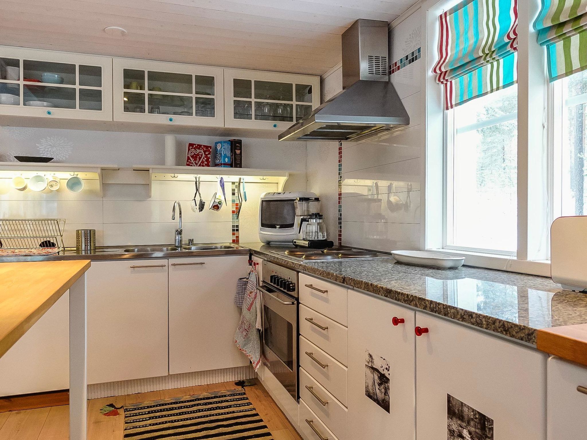 Jääkaappi, mikroaaltouuni, astianpesukone