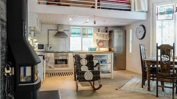 Fridge, microwave, dishwasher, cookware/dishes/utensils