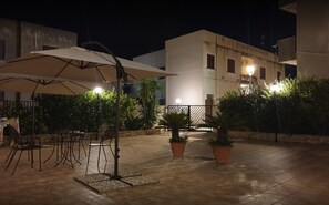 Tägliches Frühstücksbuffet (11 EUR pro Person)