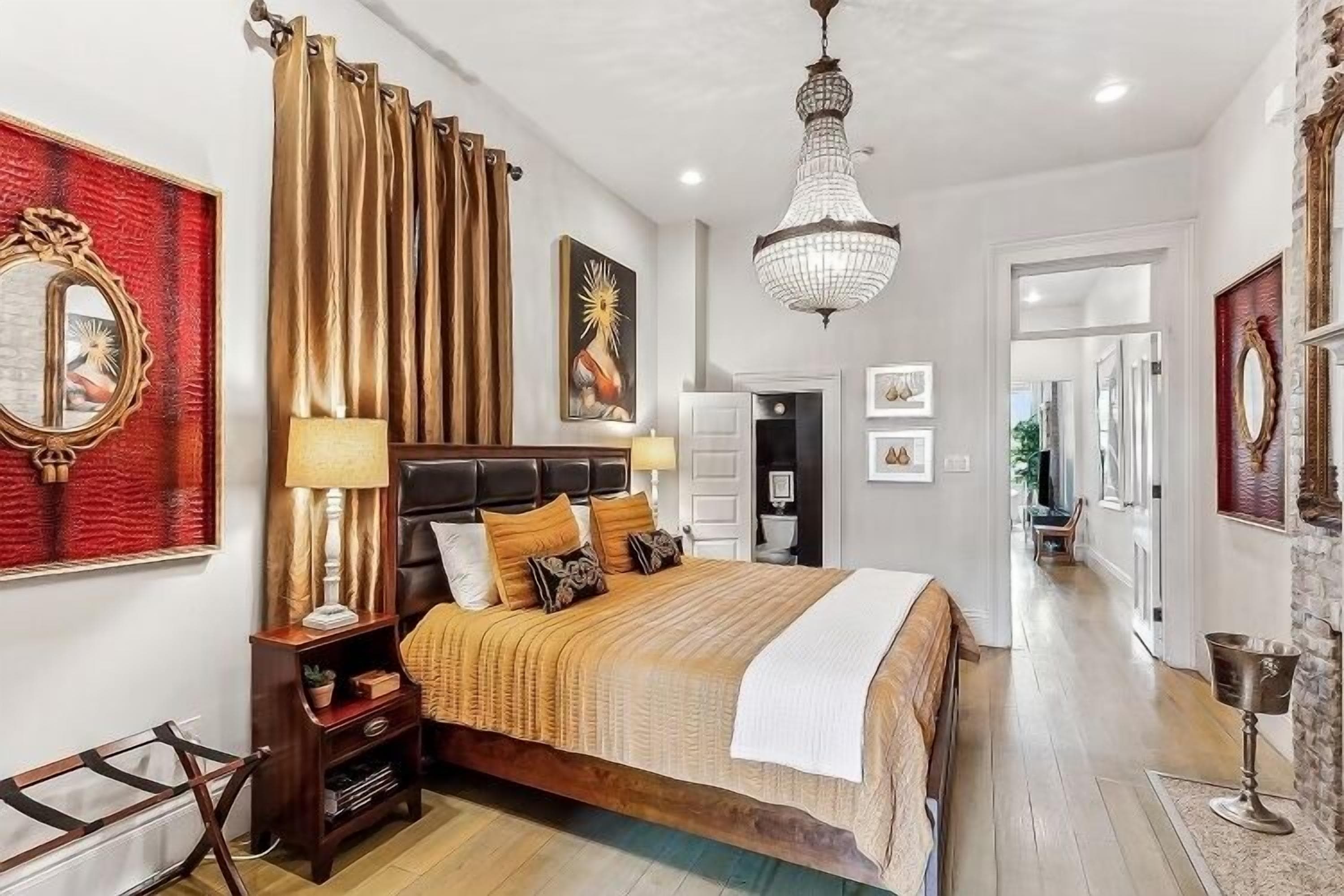 3 habitaciones, tabla de planchar con plancha, wifi y ropa de cama 