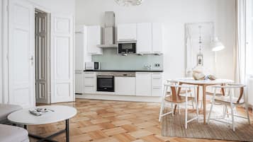 Superior Apartment, 2 Bedrooms (14, incl. cleaning fee 50 EUR) | 1 bedroom, individually decorated, individually furnished, desk