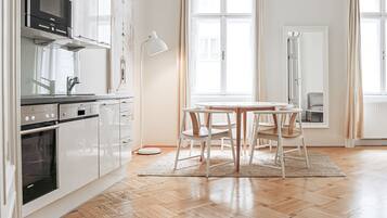 Superior Apartment, 2 Bedrooms (14, incl. cleaning fee 50 EUR) | Private kitchen | Full-size fridge, microwave, oven, stovetop