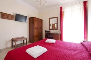 3 bedrooms, in-room safe, iron/ironing board, WiFi