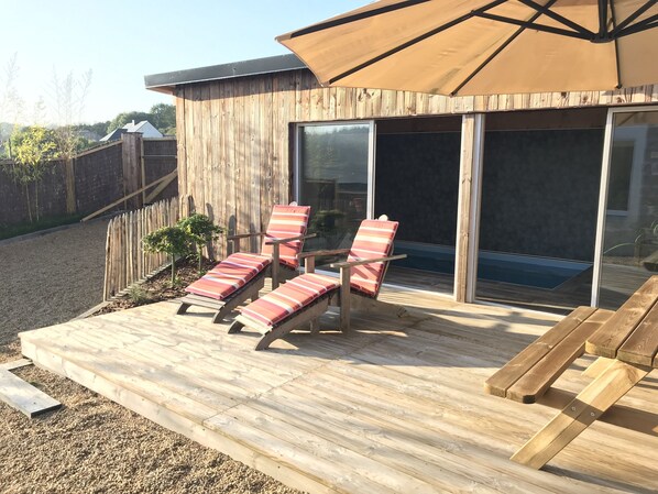 Terrace/patio - Le gite TY STEREC SWIMMING POOL indoor heated to 29° view and HAMMAM (Plouezoc'h)