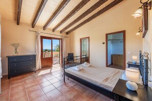 3 bedrooms, WiFi, bed sheets