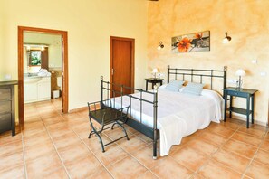 3 bedrooms, WiFi, bed sheets