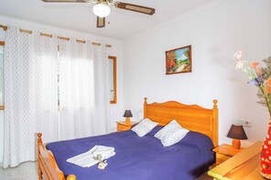 4 bedrooms, WiFi, bed sheets