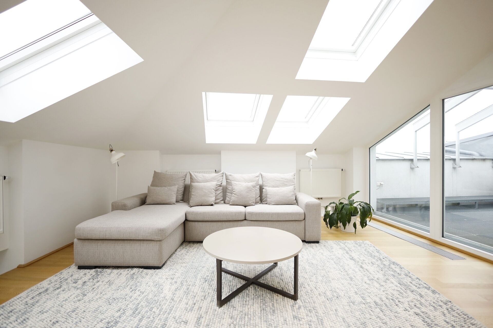 Apartemen Mewah | Area keluarga | Televisi layar datar 40-inci dengan saluran TV kabel dan Smart TV