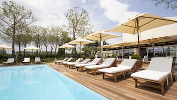Piscine extérieure (ouverte en saison)