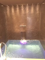 Sauna, vasca idromassaggio, bagno turco, trattamenti per il corpo