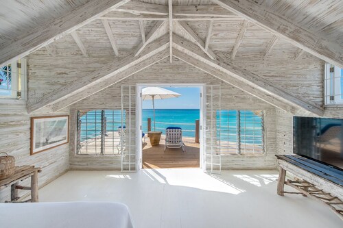 Charming Beachfront Villa - Sunset Reach (2 bed)