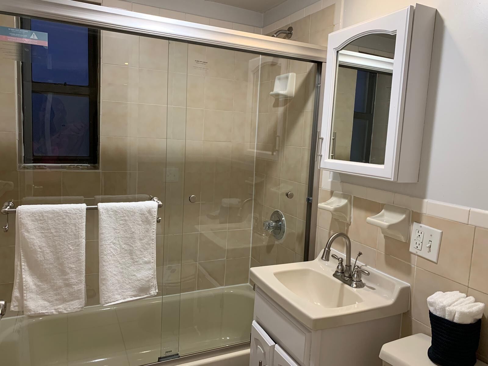 1631 1D · Astounding Apt/20 min to NYC-Parking Avail. Steps away from bus stop.