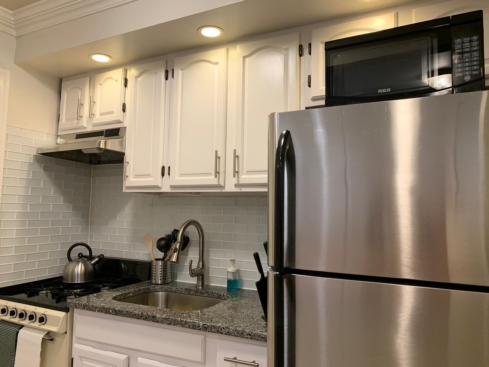 1631 1D · Astounding Apt/20 min to NYC-Parking Avail. Steps away from bus stop.