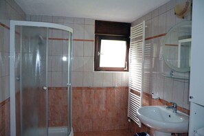 Hårtørrer, håndklæder, Toiletpapir