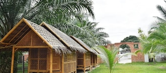 SPIC'S Lake Holiday Villa and Lodging 