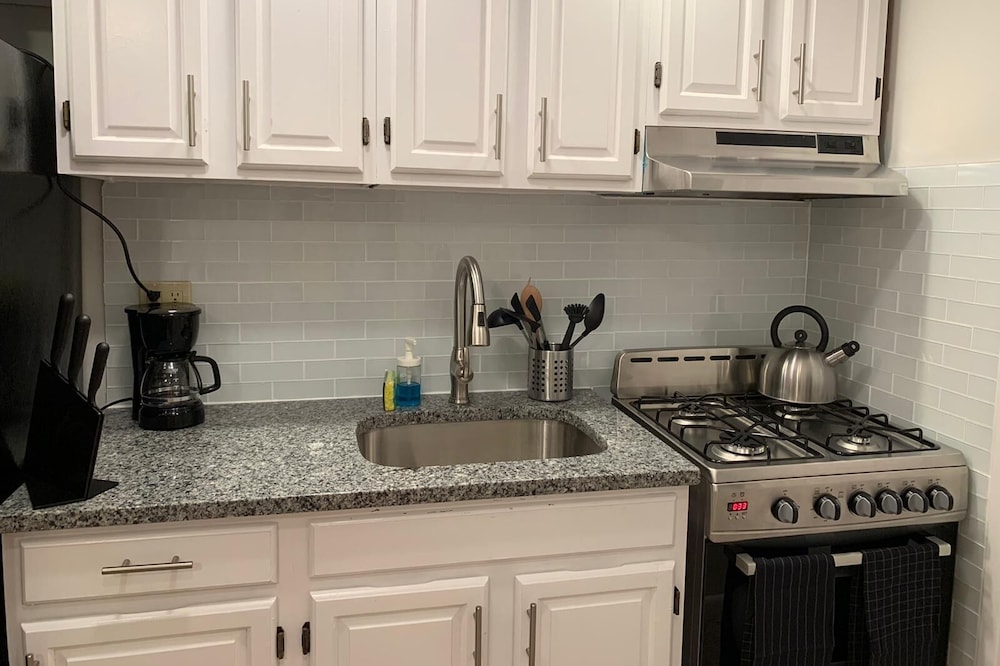 1631 2C · Stupendous 1bed Apt./20 min to NYC-Parking Avail.