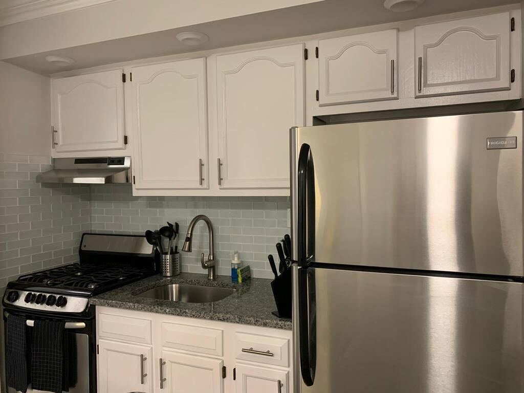 1631 2D · Inviting 1bed Apt.-20 min to NYC/Parking Avail.