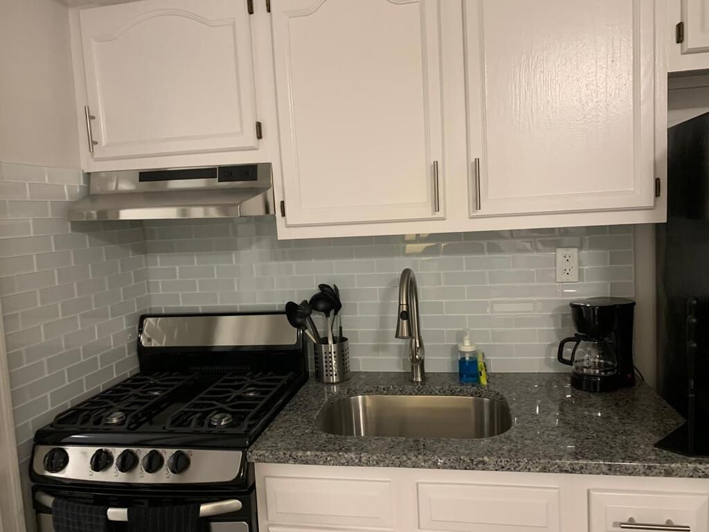 1631 2D · Inviting 1bed Apt.-20 min to NYC/Parking Avail.