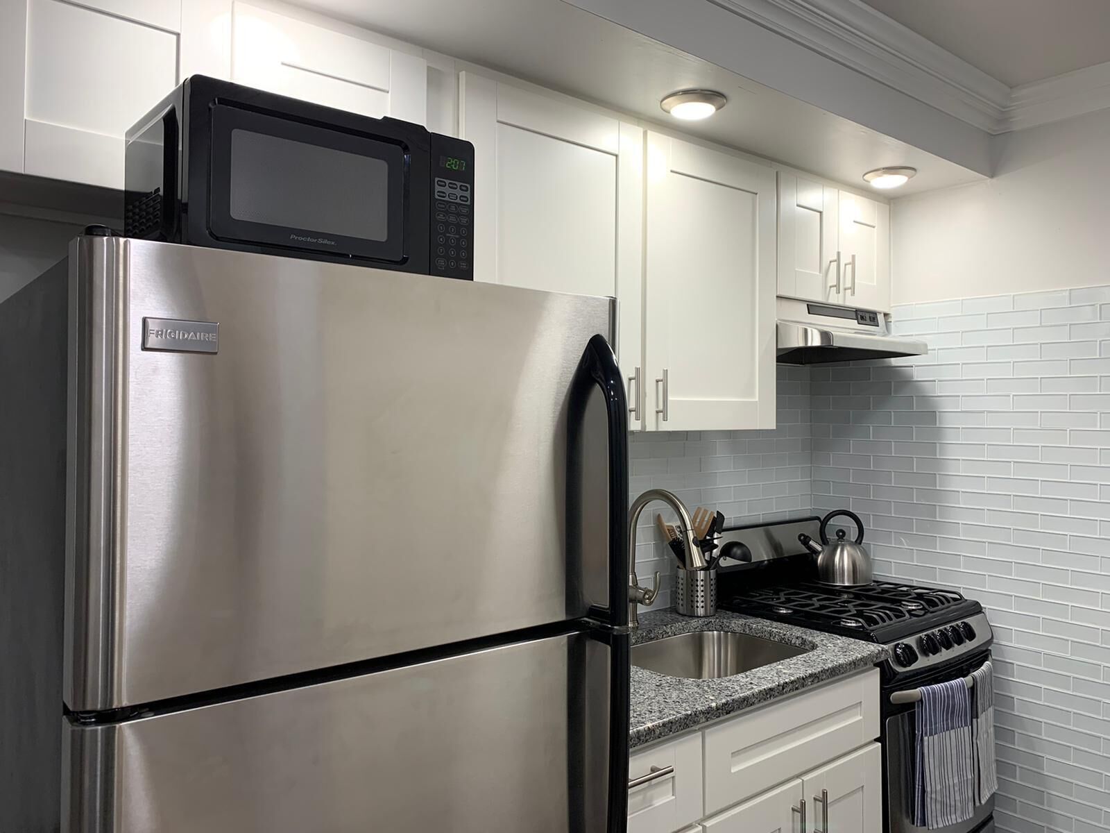 1631 2G · Remarkable 2bed Apt.-20 min to NYC/Parking Avail.