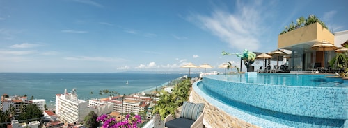 Pinnacle Resorts 179 - Adults Only