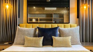 Penthouse, 3 Bedrooms, Ocean View | Premium bedding, in-room safe, laptop workspace, iron/ironing board