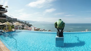 Hồ bơi ngoài trời, mở cửa từ 9:00 đến 21:00, dù/ô trên bãi biển/hồ bơi