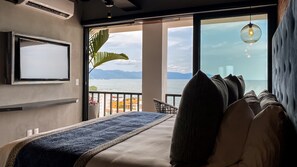 顶层房, 3 间卧室, 海洋景观 | 高档床上用品、客房内保险箱、笔记本电脑工作区、熨斗/熨衣板