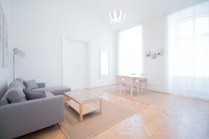 Living room - HeyMi Apartments Stadtpark (Vienna)