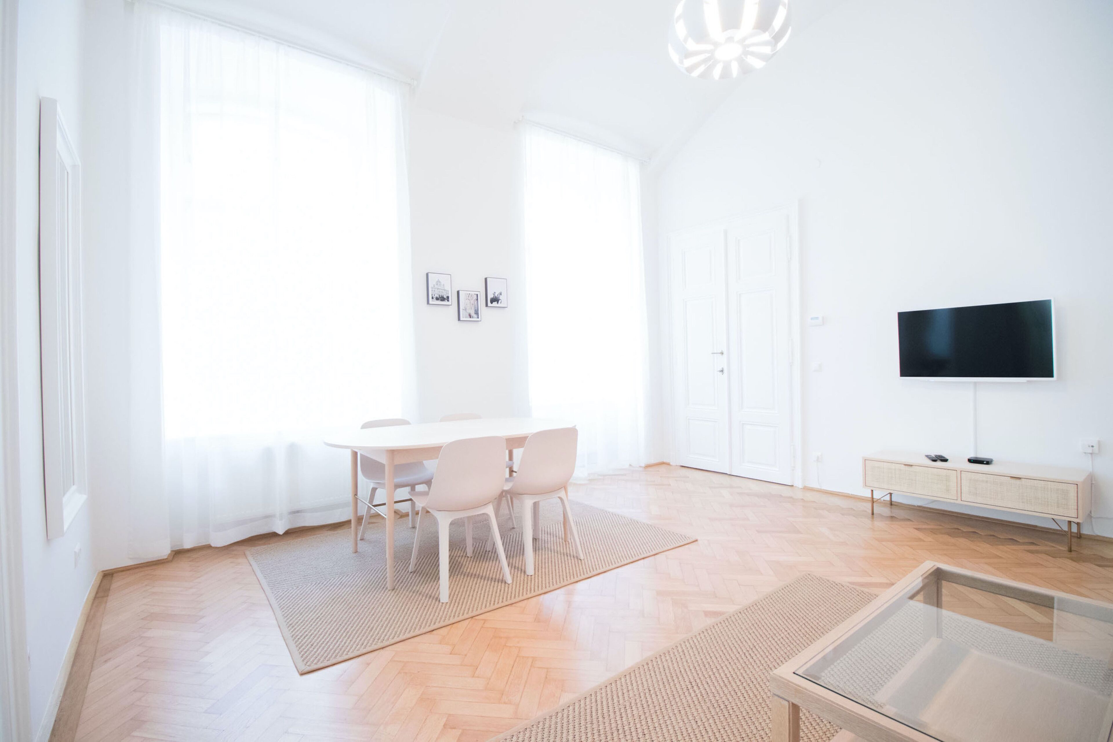 Superior Apartment (2, incl. cleaning fee 45 EUR) | Living room | 40-inch flat-screen TV with cable channels, Smart TV