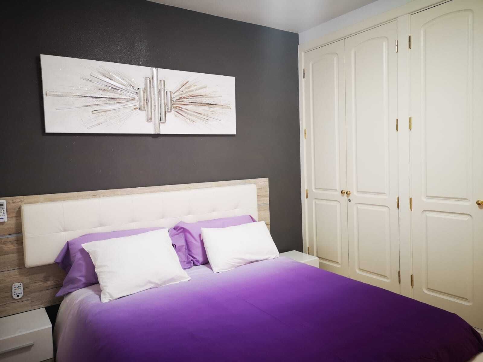 2 chambres, coffres-forts dans les chambres, fer et planche à repasser