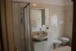 Bathroom - First Dream Apartment (San Martino Di Castrozza)