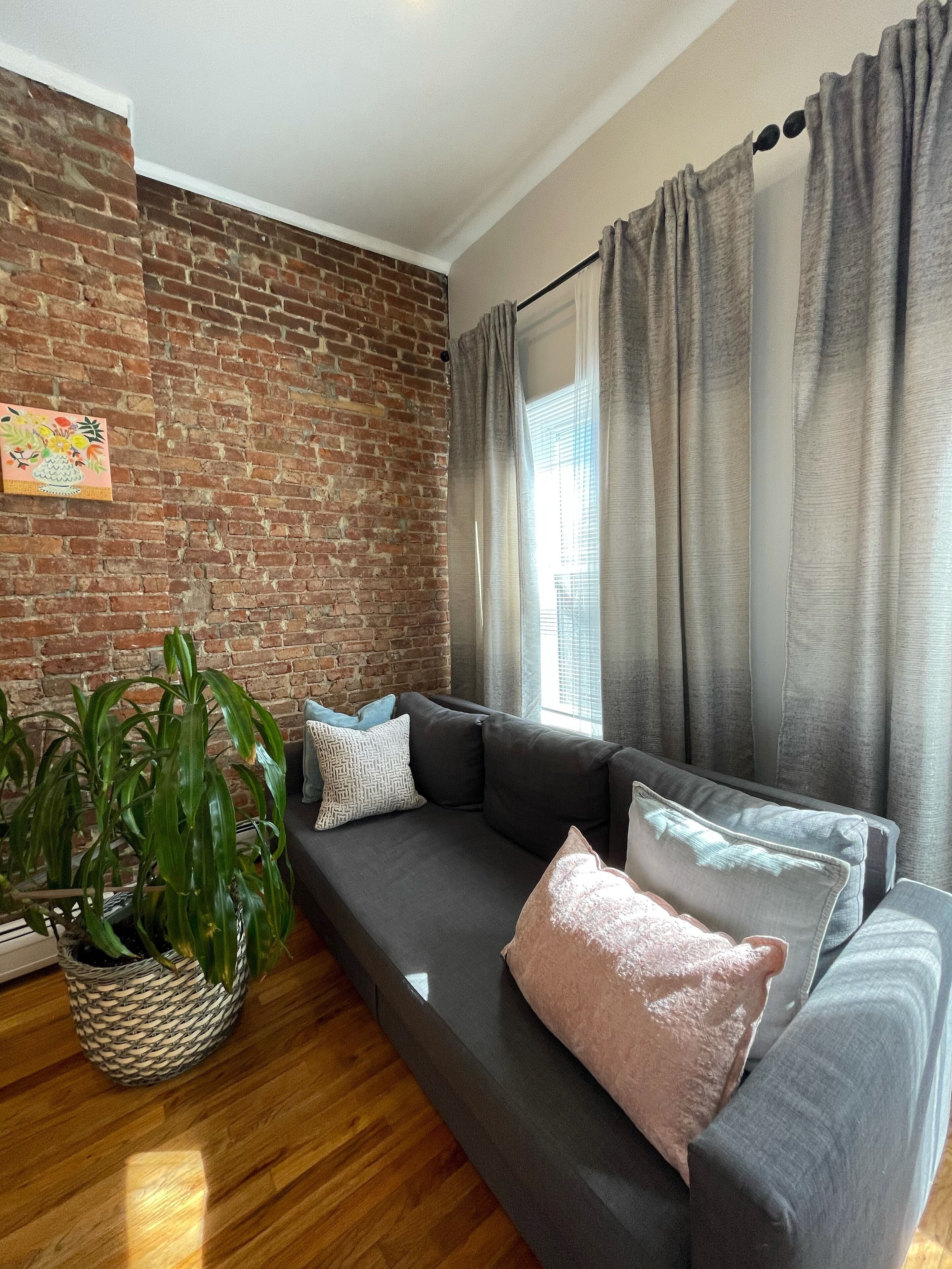 *IDEAL LOCATION *CHIC HOME*7 min to NYC**GROVE ST