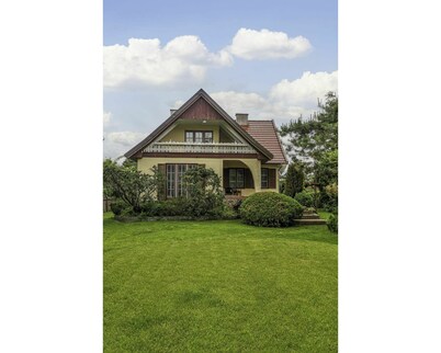 Beautiful private villa for 6 people with TV and patio