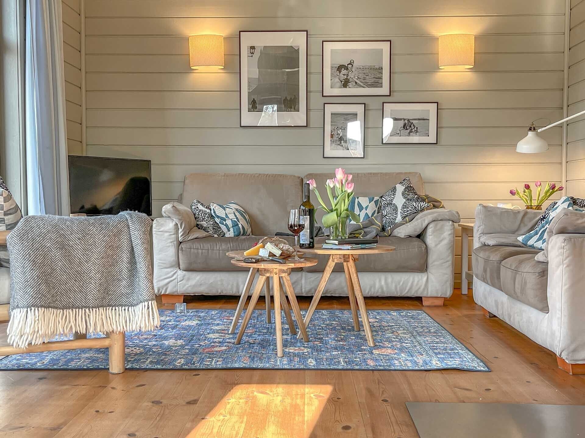 Smart TV, fireplace, DVD player